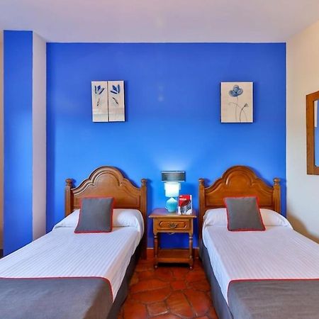 Hostal Alfonso XI Guadalupe  Esterno foto