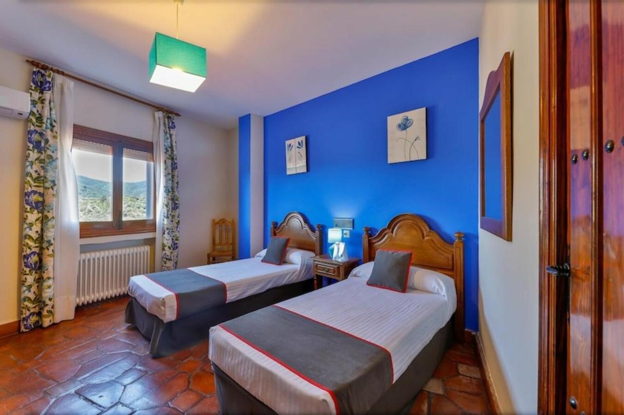 Hostal Alfonso XI Guadalupe  Esterno foto