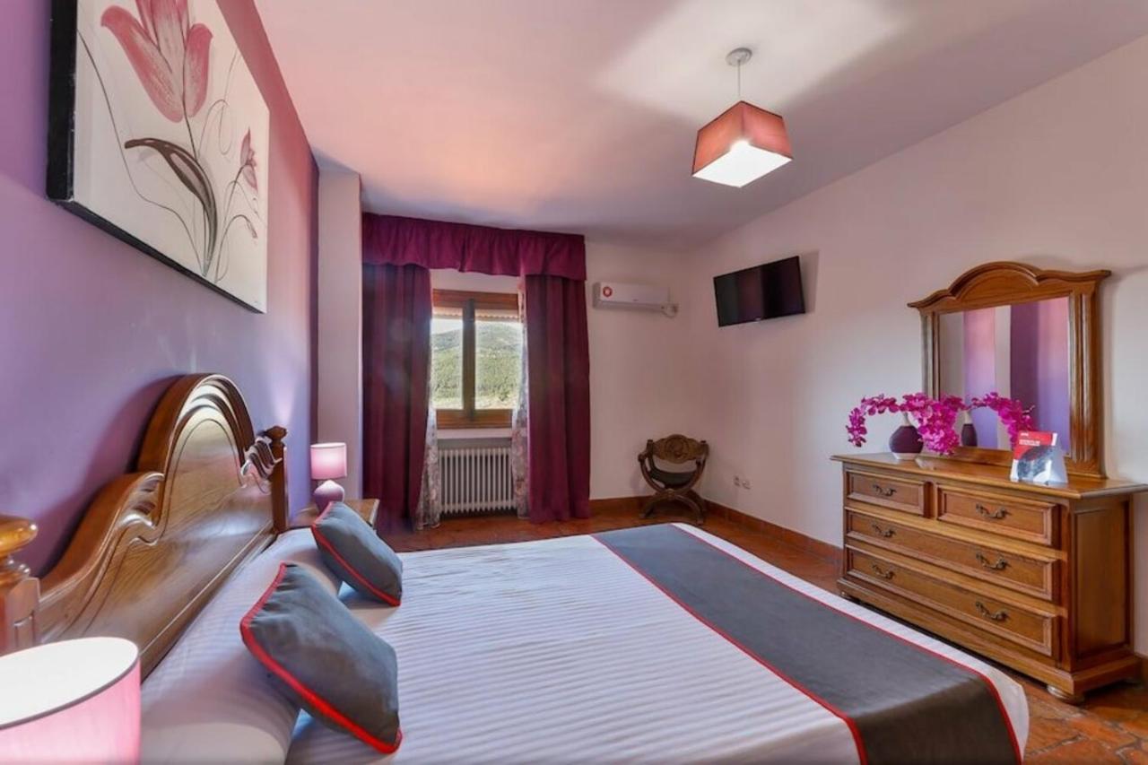 Hostal Alfonso XI Guadalupe  Esterno foto