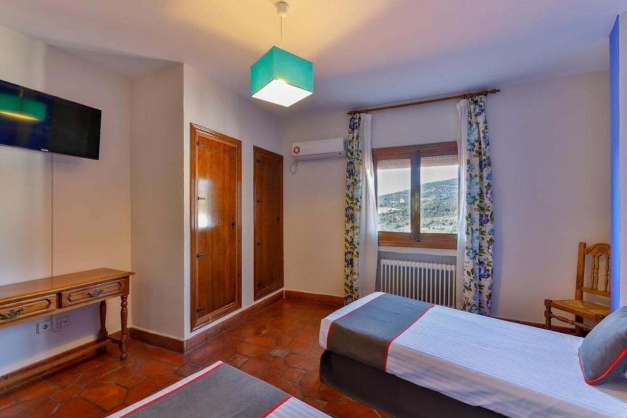 Hostal Alfonso XI Guadalupe  Esterno foto
