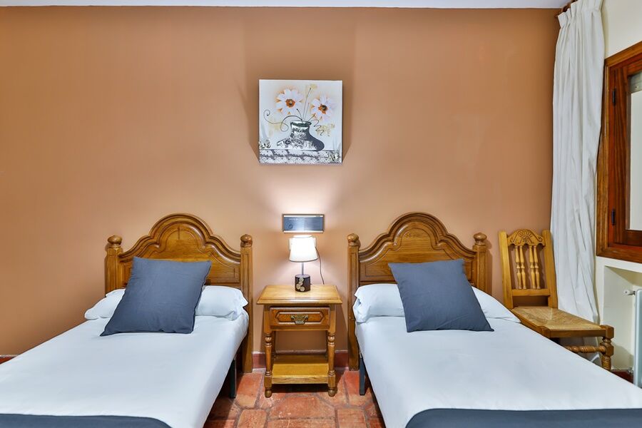 Hostal Alfonso XI Guadalupe  Esterno foto