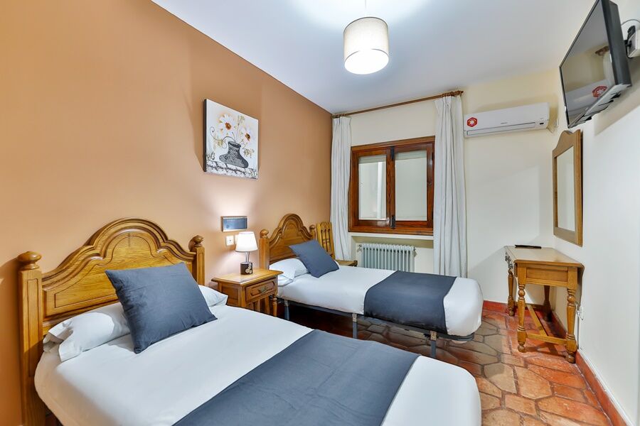Hostal Alfonso XI Guadalupe  Esterno foto