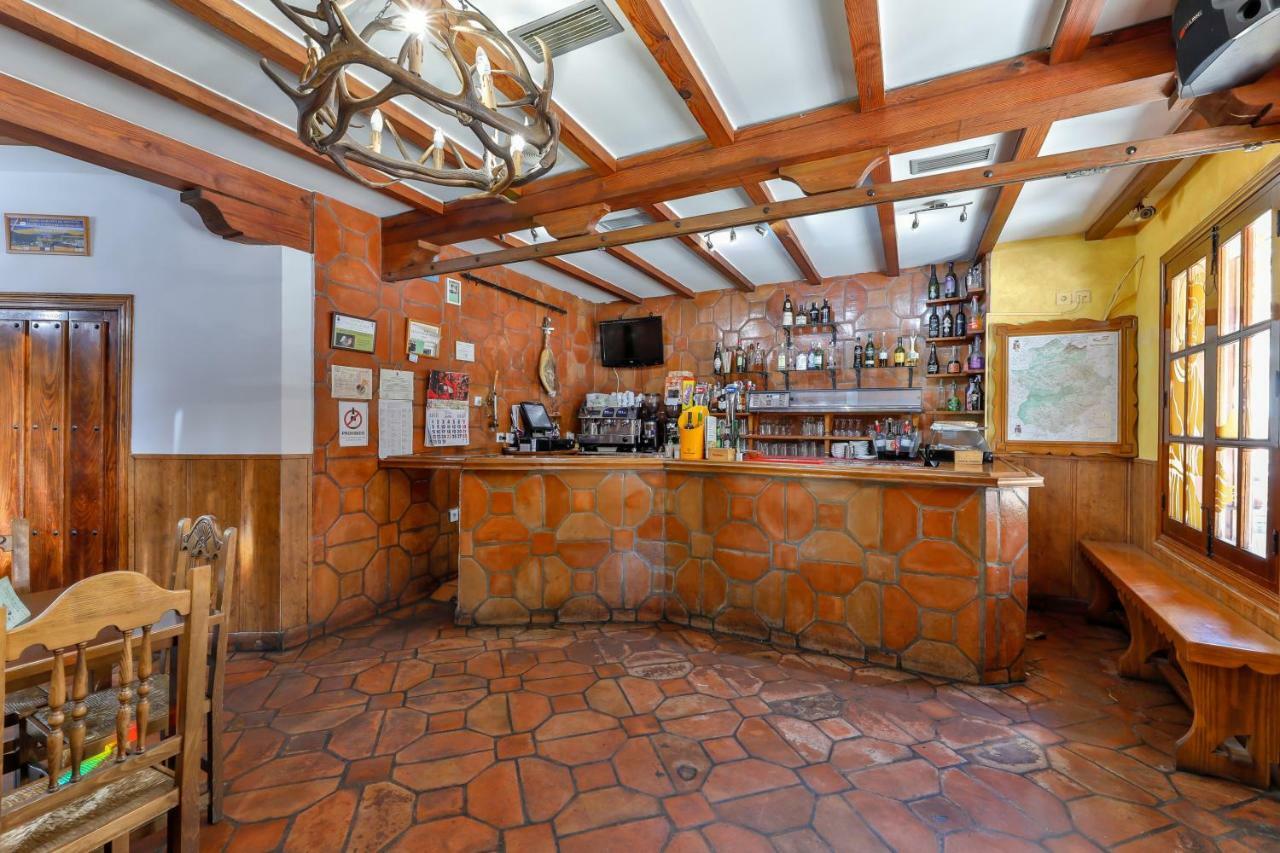 Hostal Alfonso XI Guadalupe  Esterno foto